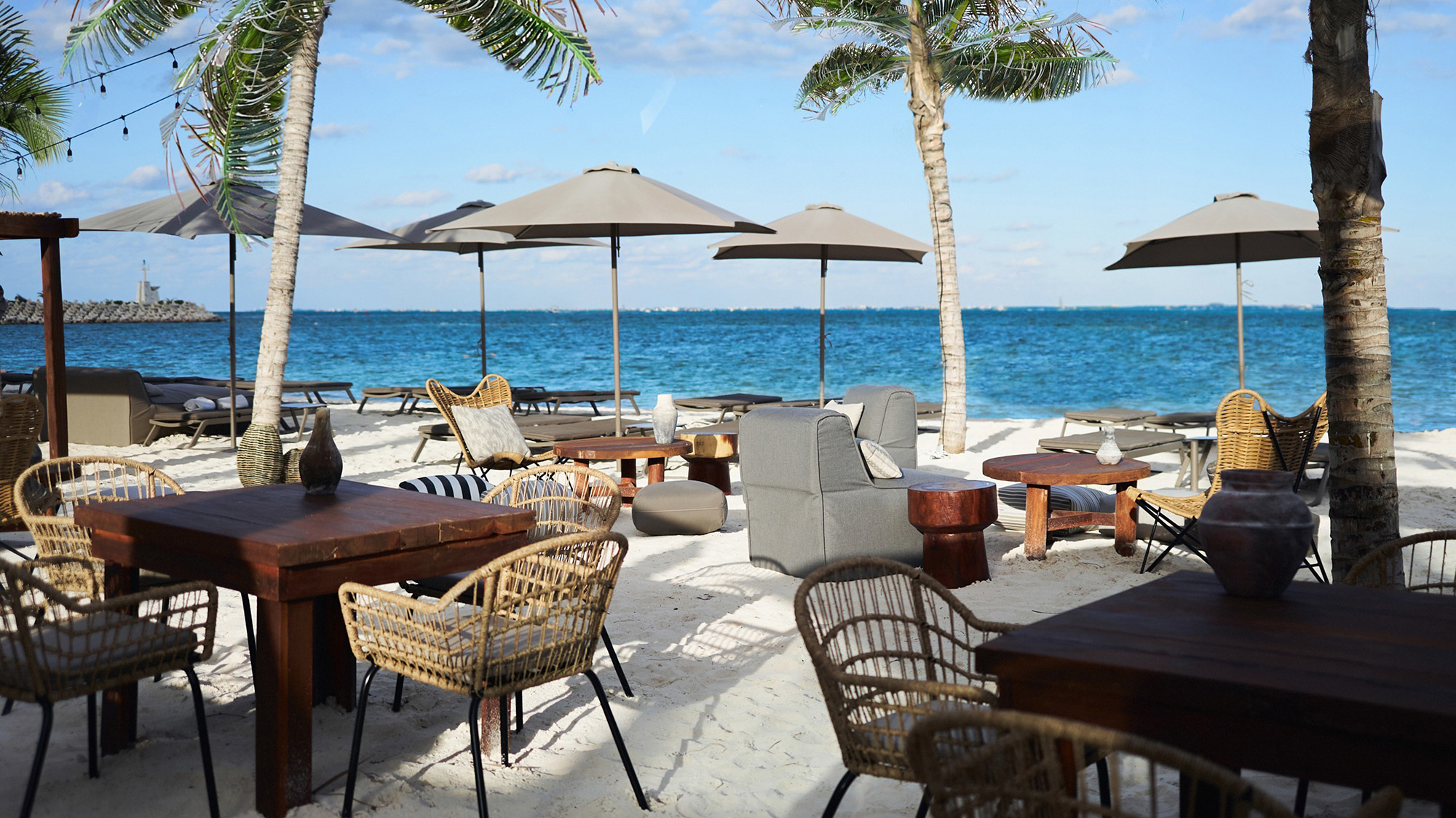 SLS Cancun Bungalow Beach Bar